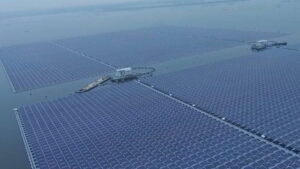 Worlds-largest-floating-solar-farm-in-China